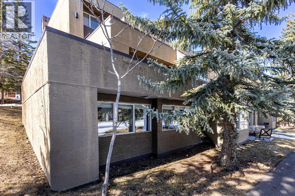 #1 108 Village Heights SW - 35