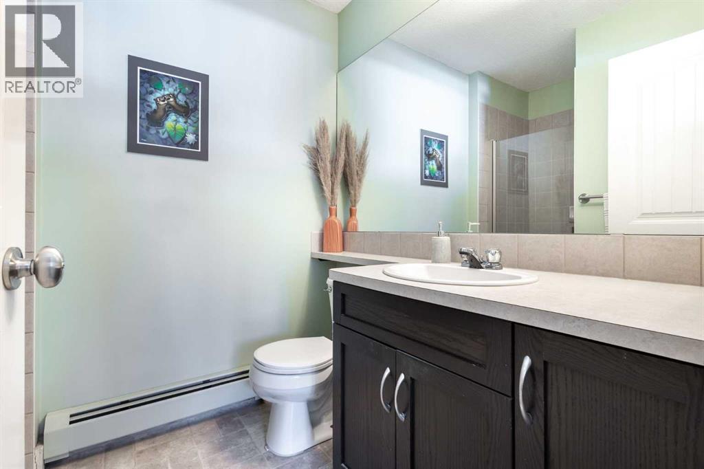 #1 108 Village Heights SW - 28