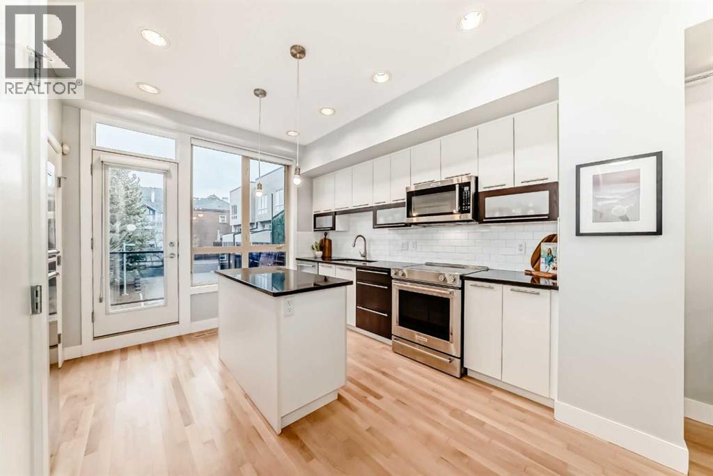1606 36 Avenue SW - 4