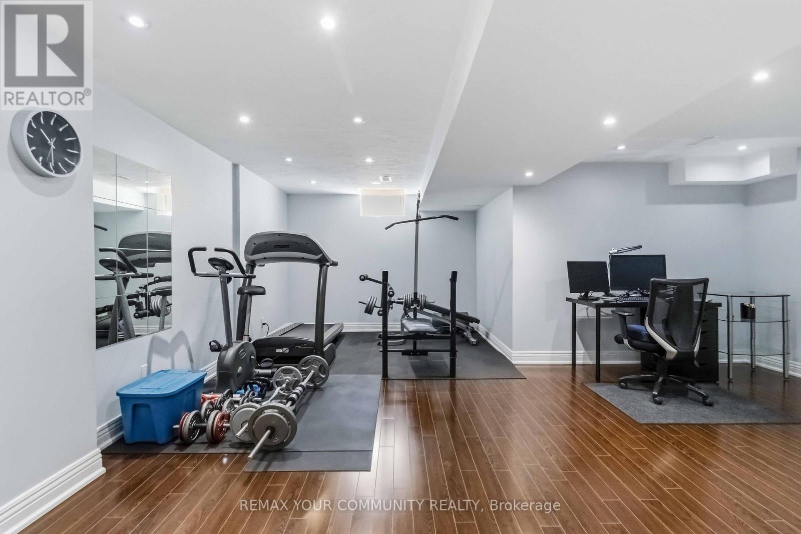 100 ANDES CRESCENT - 32