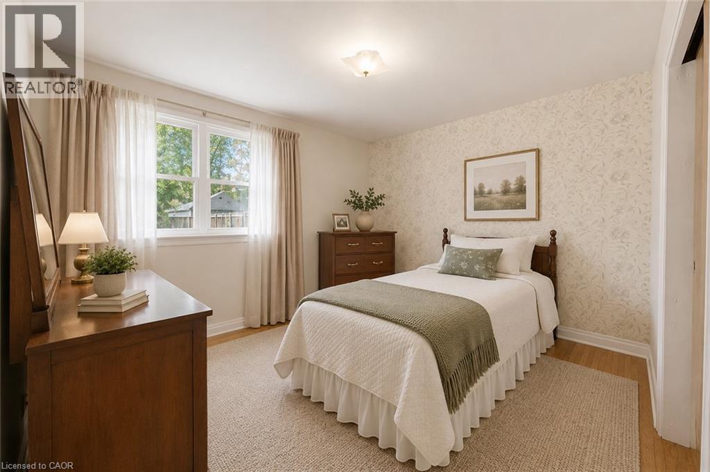 10 OAKLEY Court, Ancaster, Ontario, L9G1T5 — Photo 2
