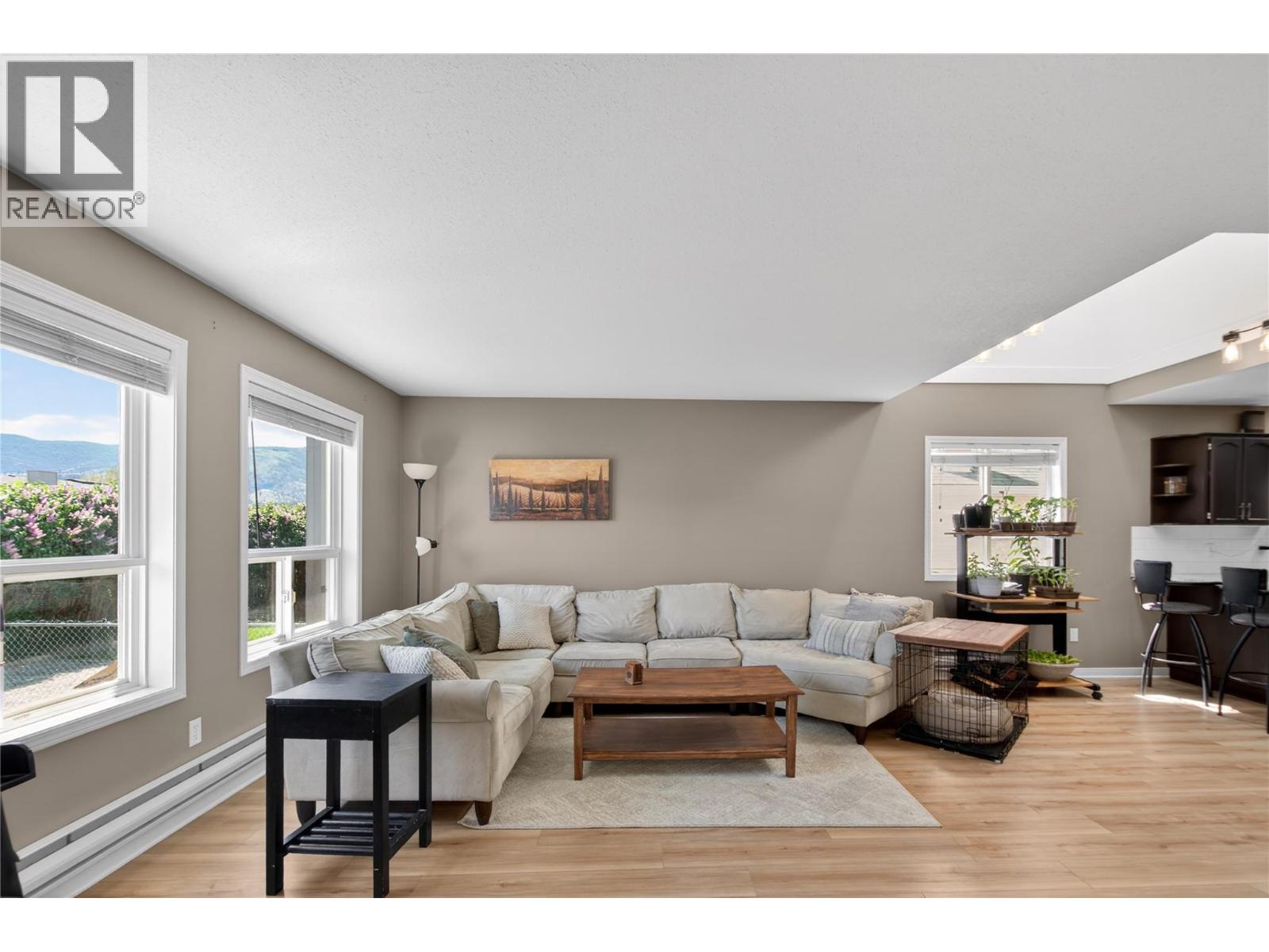 #102 538 Alberta Avenue - 5