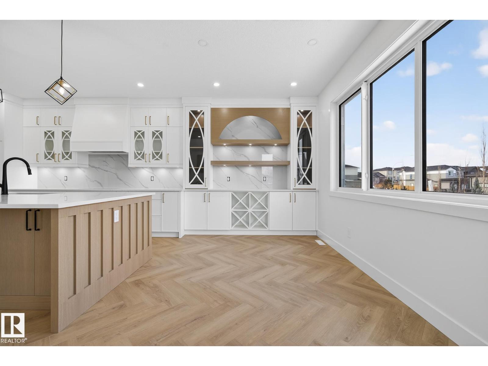 753 Astoria WY - 17
