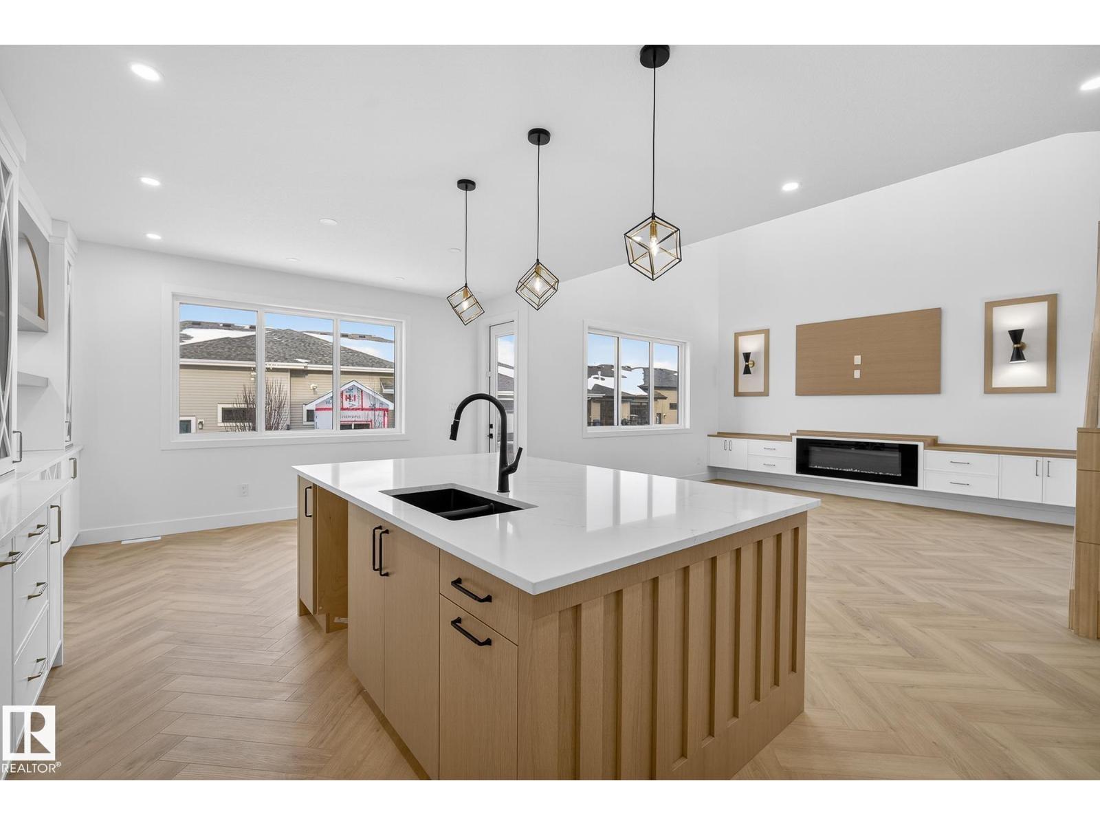 753 Astoria WY - 15