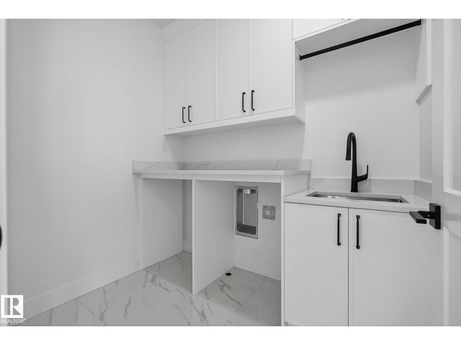 753 Astoria WY - 10