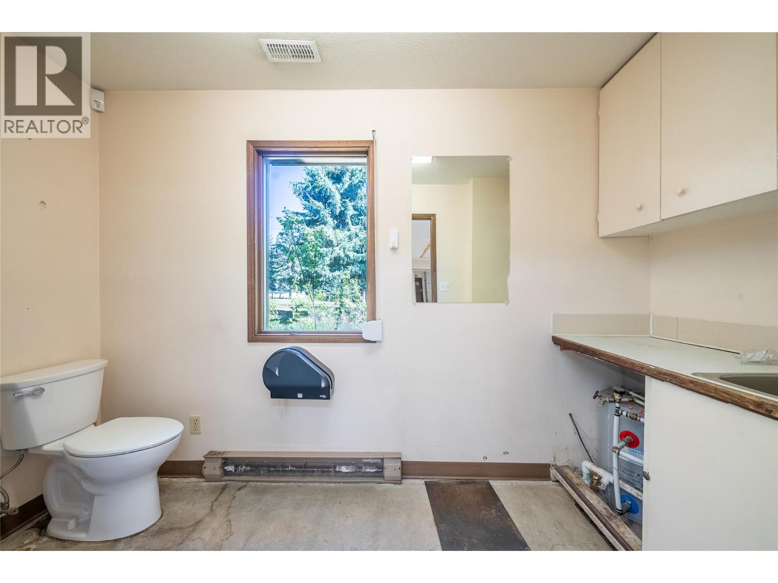  4901 Auto Road Southeast, Salmon Arm
