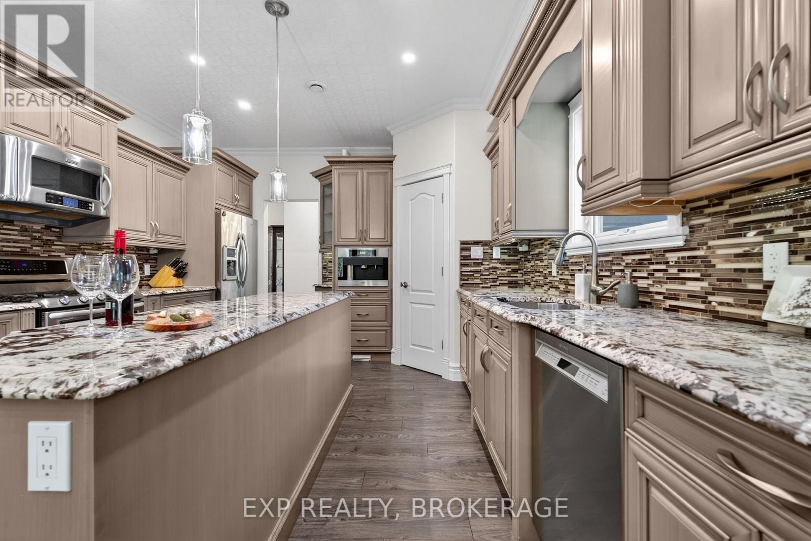 1800 SYDENHAM ROAD - 13