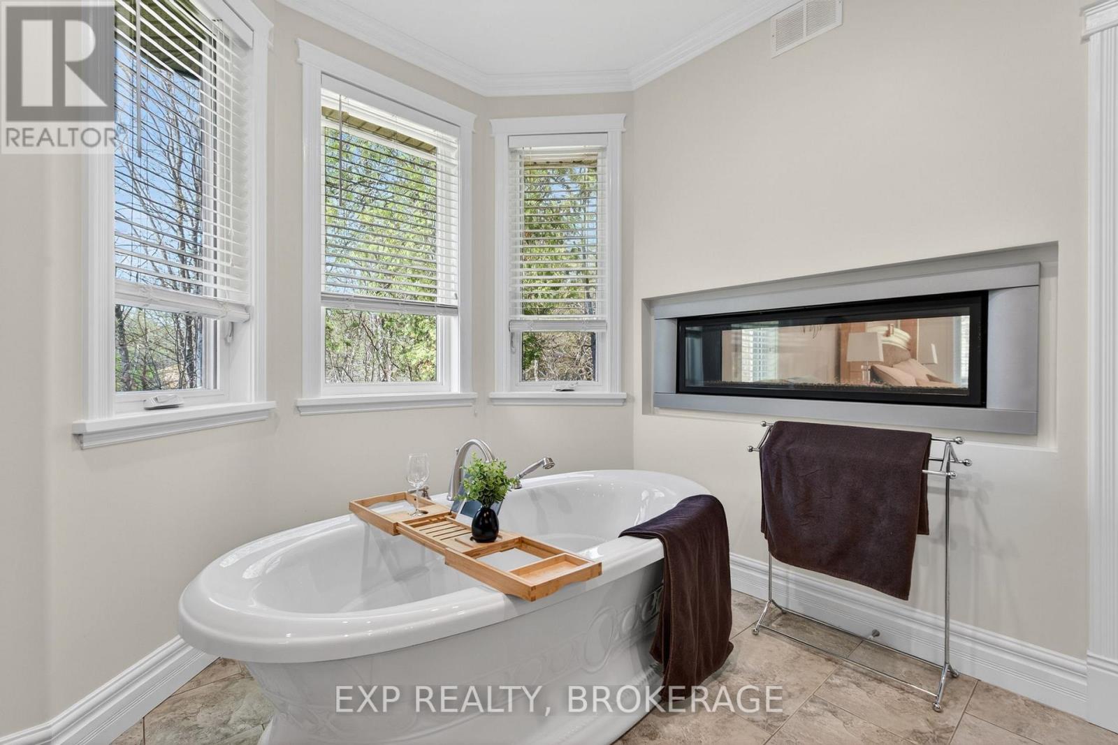 1800 SYDENHAM ROAD - 22