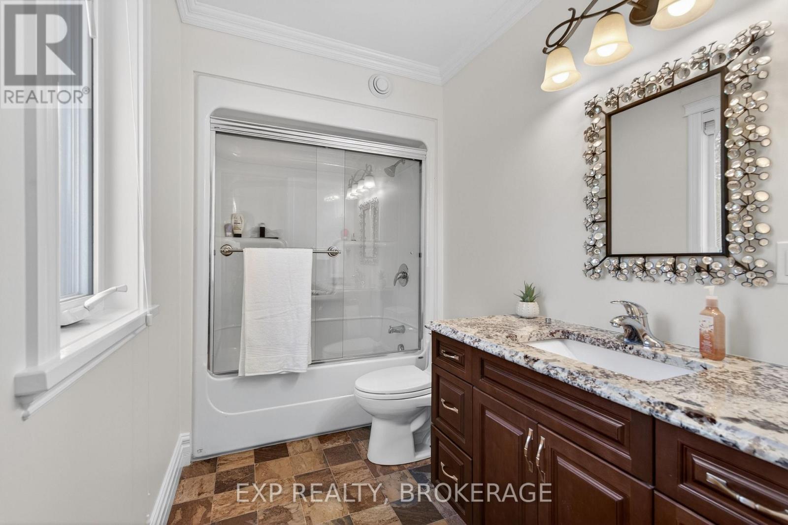 1800 SYDENHAM ROAD - 33
