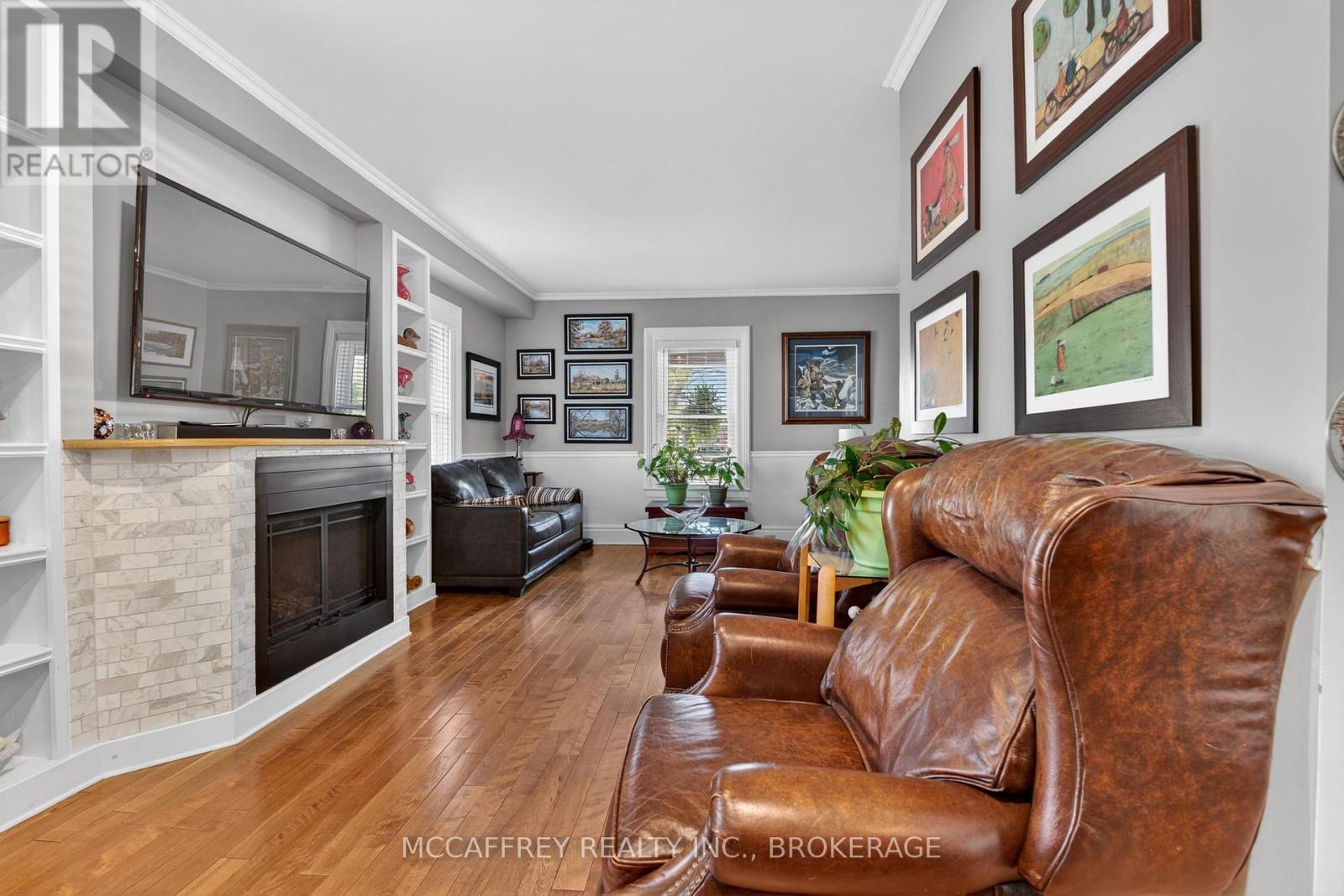 230 CENTRE STREET N - 14