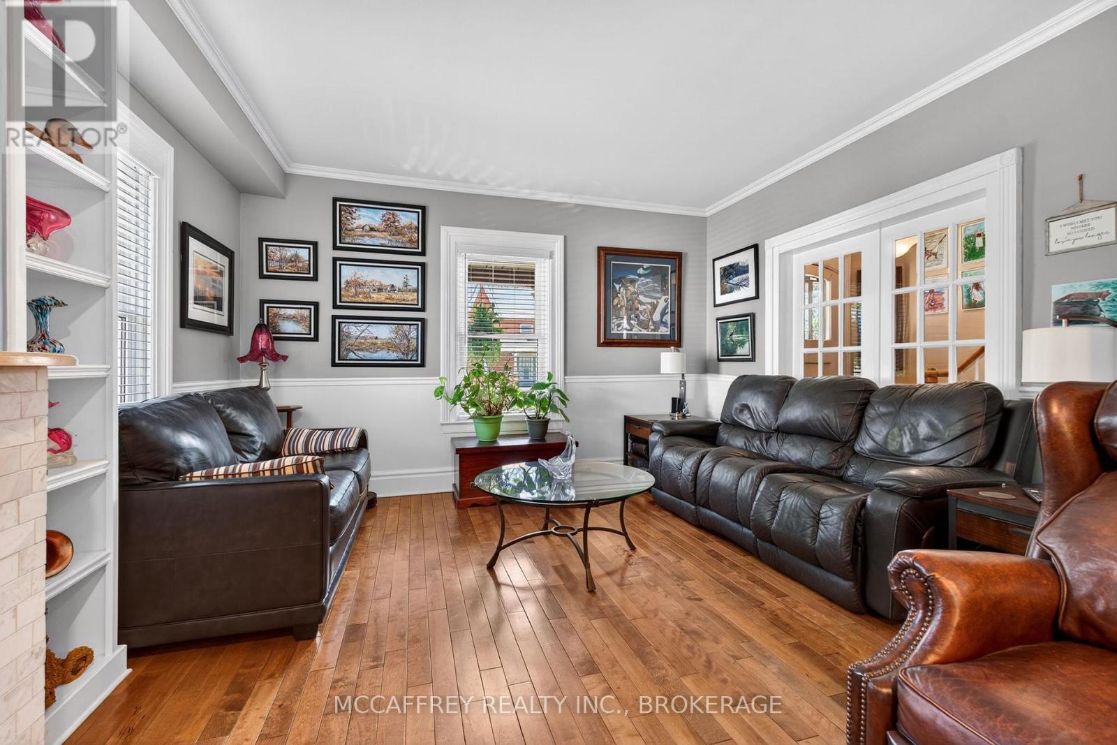 230 CENTRE STREET N - 15