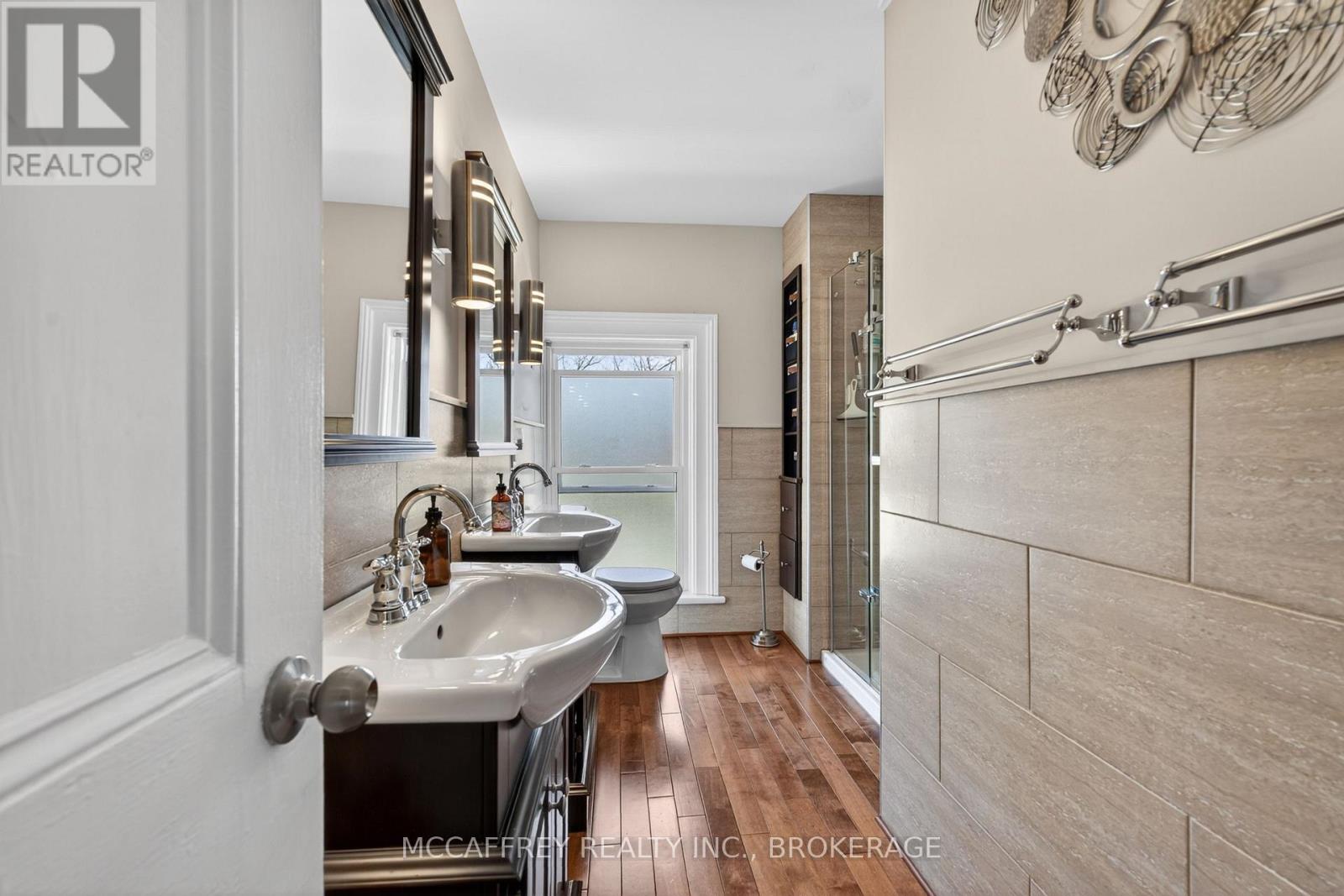 230 CENTRE STREET N - 24