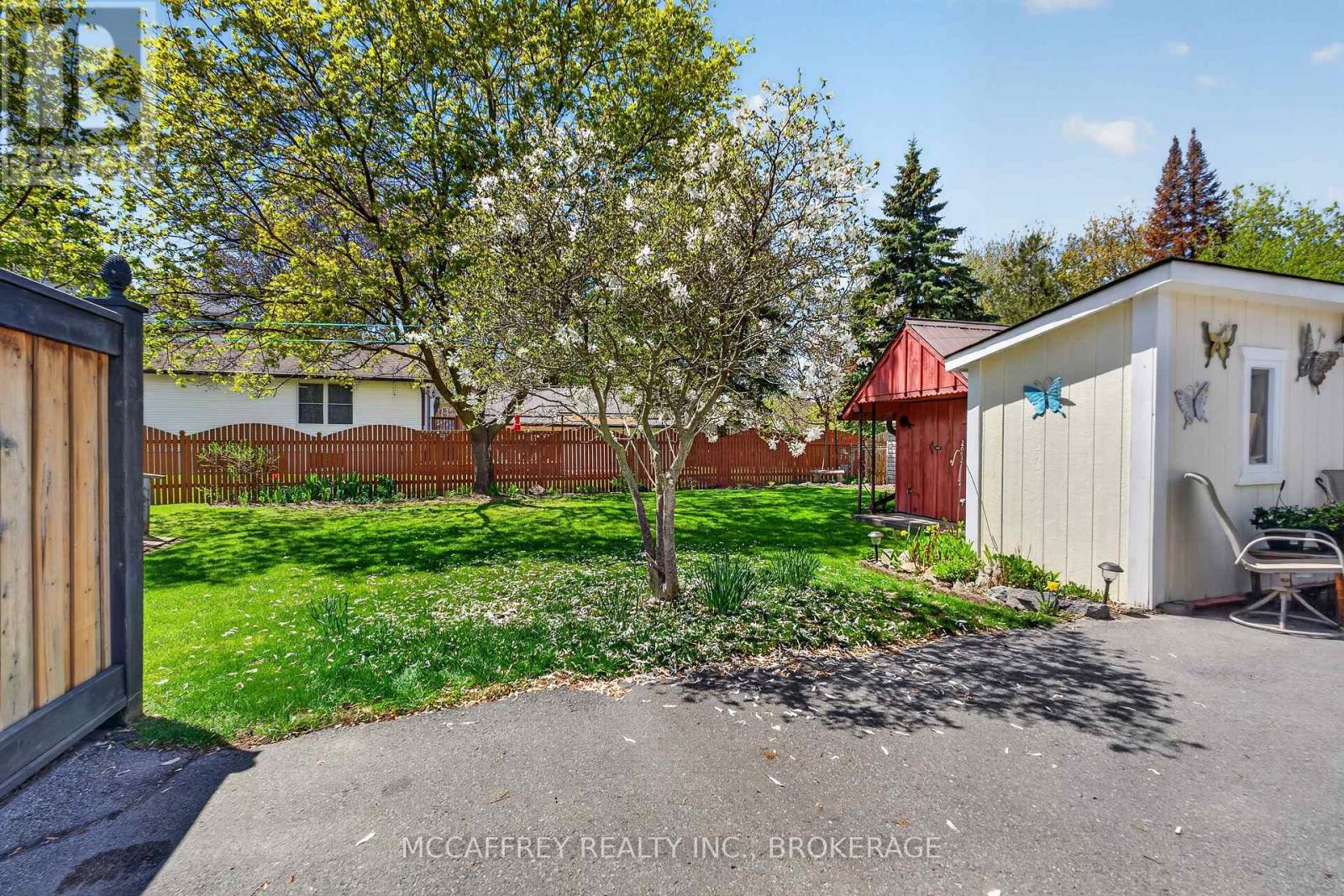 230 CENTRE STREET N - 37