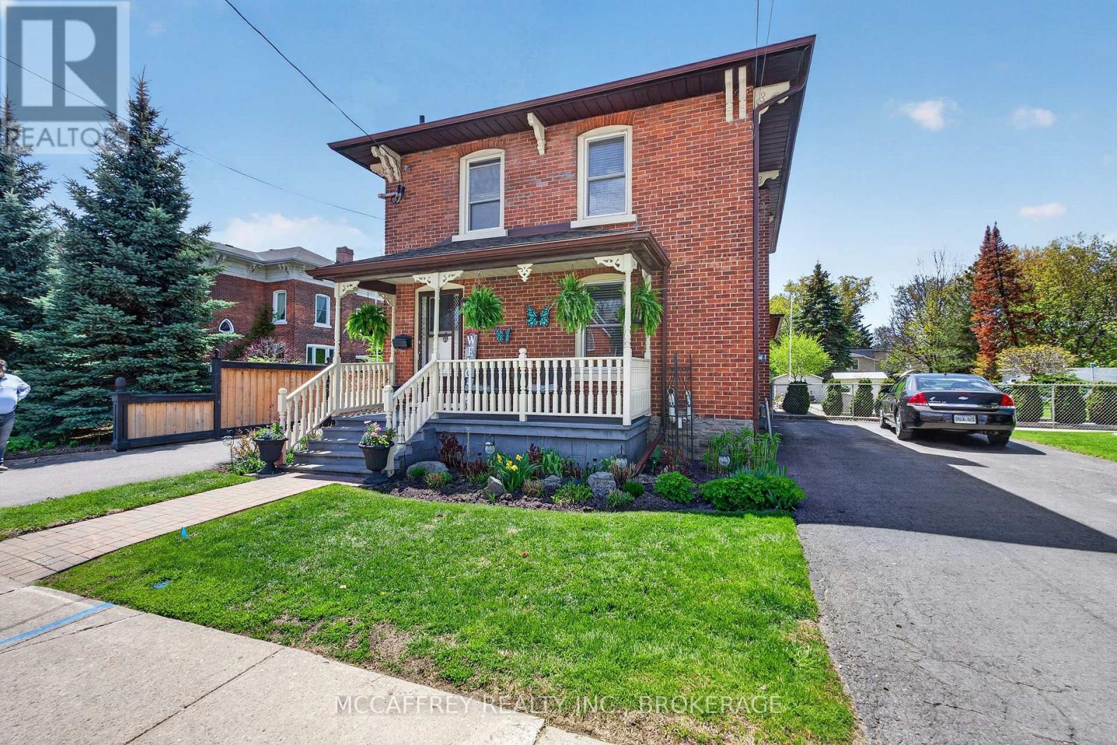 230 CENTRE STREET N - 40