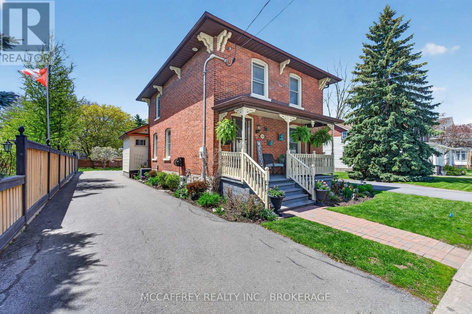 230 CENTRE STREET N - 41