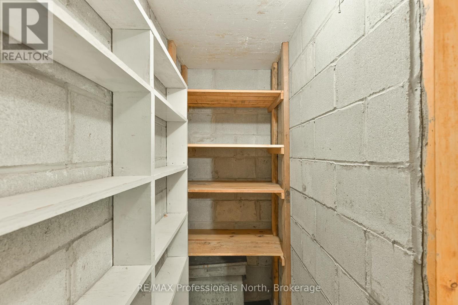 6 KNOB HILL COURT - 30