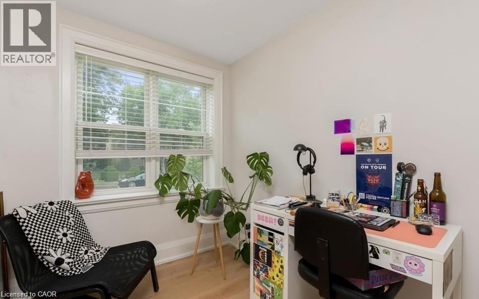 14 YOUNG Street W - 38