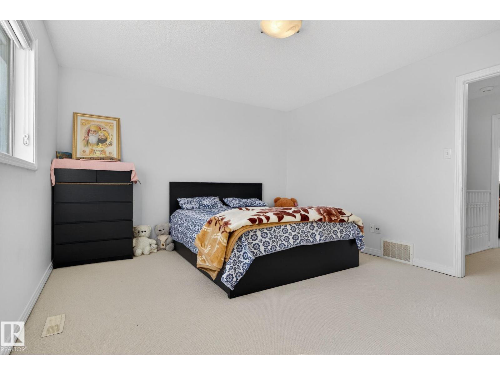 421 84 ST SW - 32