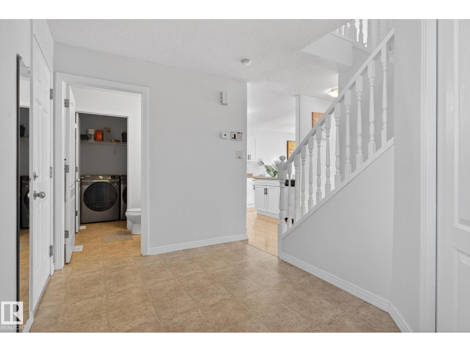421 84 ST SW - 5