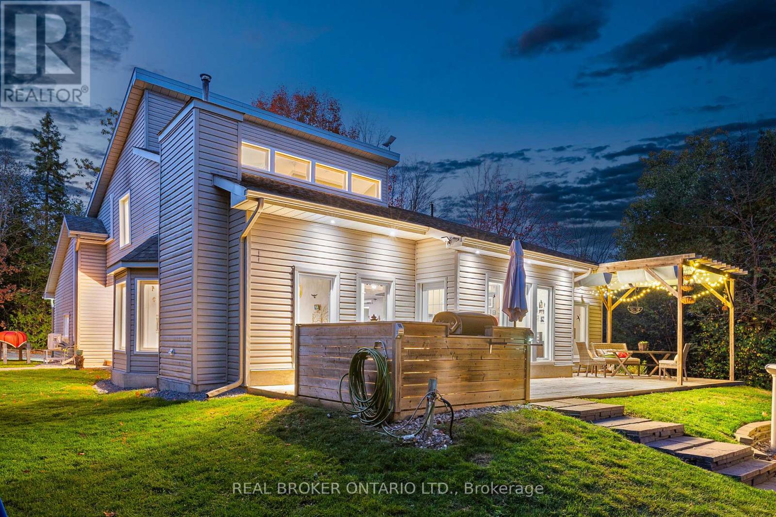 967 UPPER DWYER HILL ROAD - 43