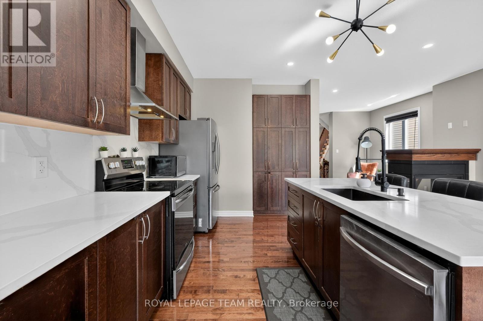 860 WHITE ALDER AVENUE - 14