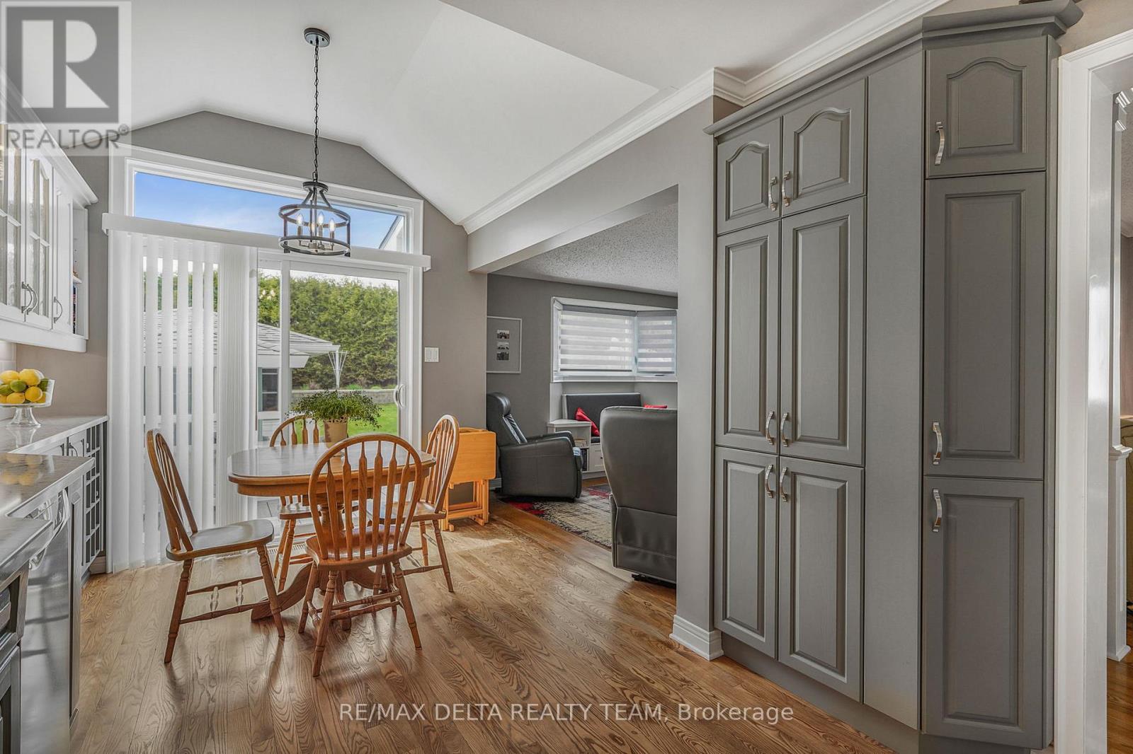 1770 SUNVIEW DRIVE - 11