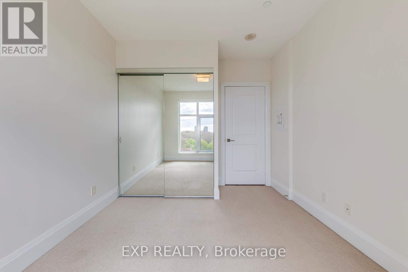 #1118 1 OLD MILL DRIVE - 42