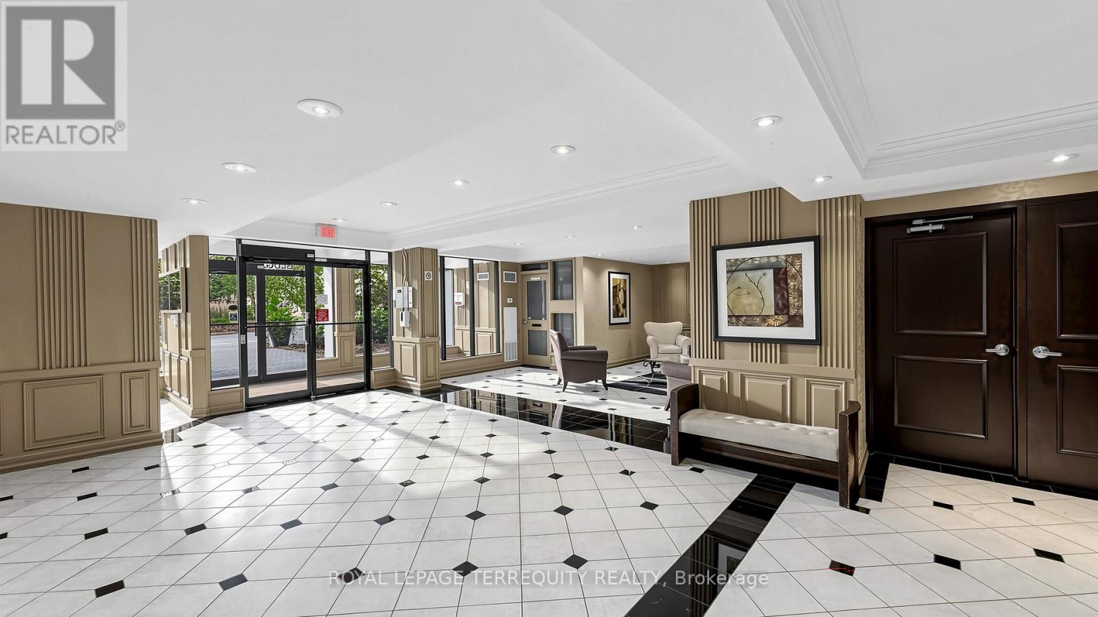 #833 22 SOUTHPORT STREET - 30