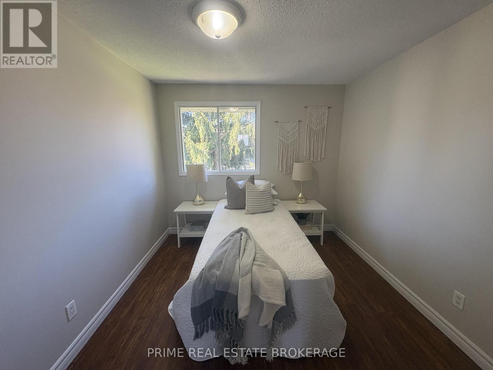 #58 35 WATERMAN AVENUE - 16