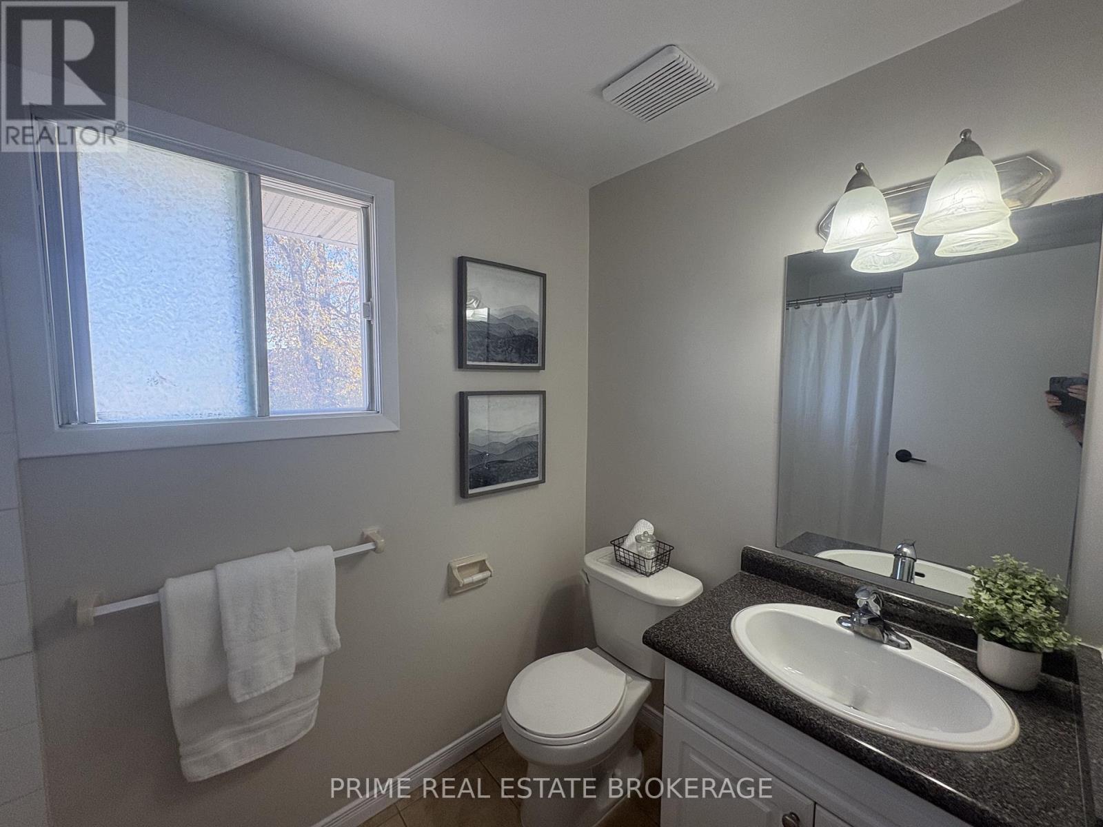 #58 35 WATERMAN AVENUE - 10
