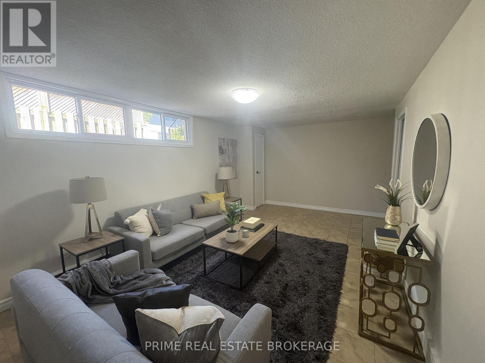#58 35 WATERMAN AVENUE - 18
