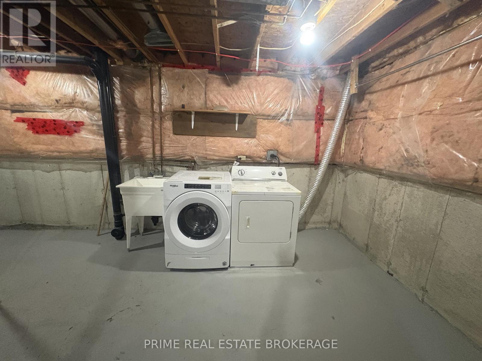 #58 35 WATERMAN AVENUE - 23