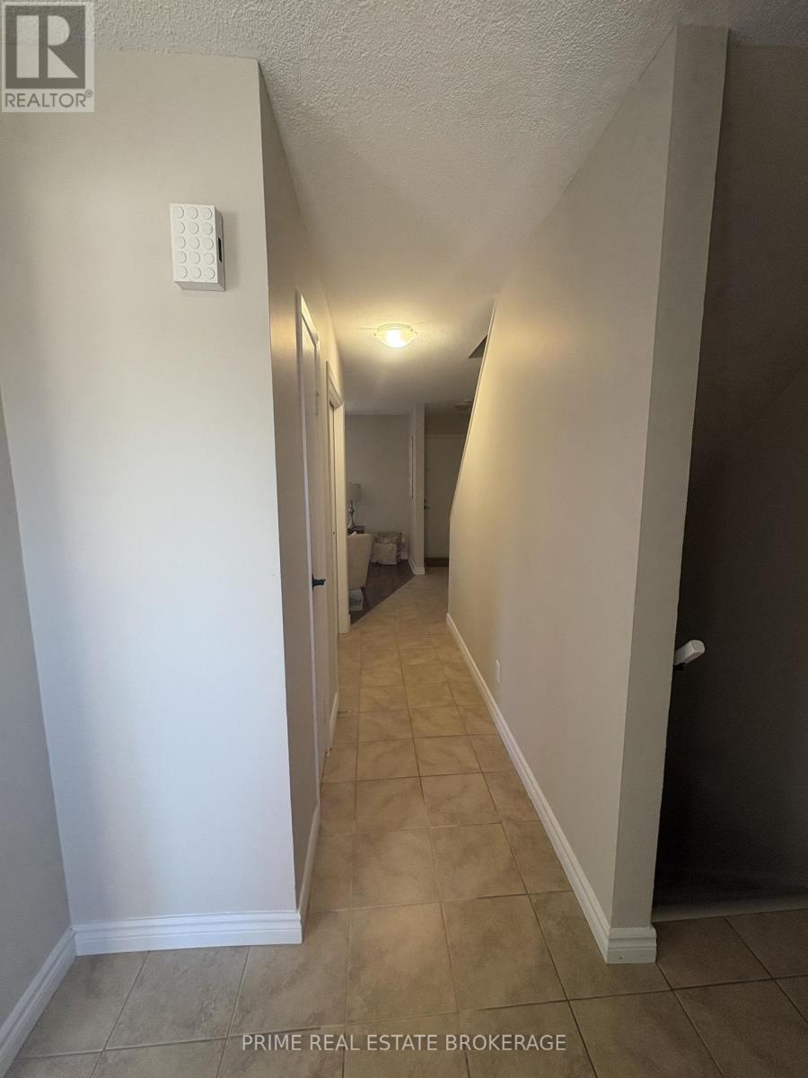 #58 35 WATERMAN AVENUE - 5