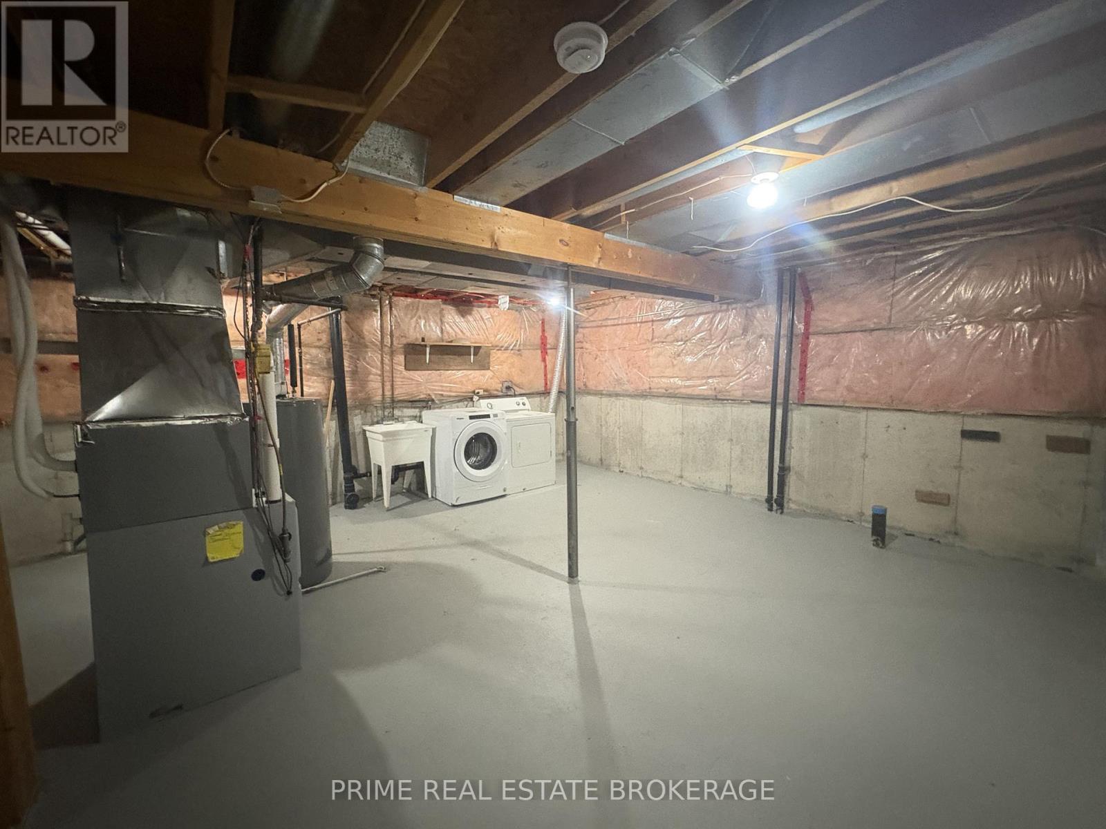 #58 35 WATERMAN AVENUE - 22