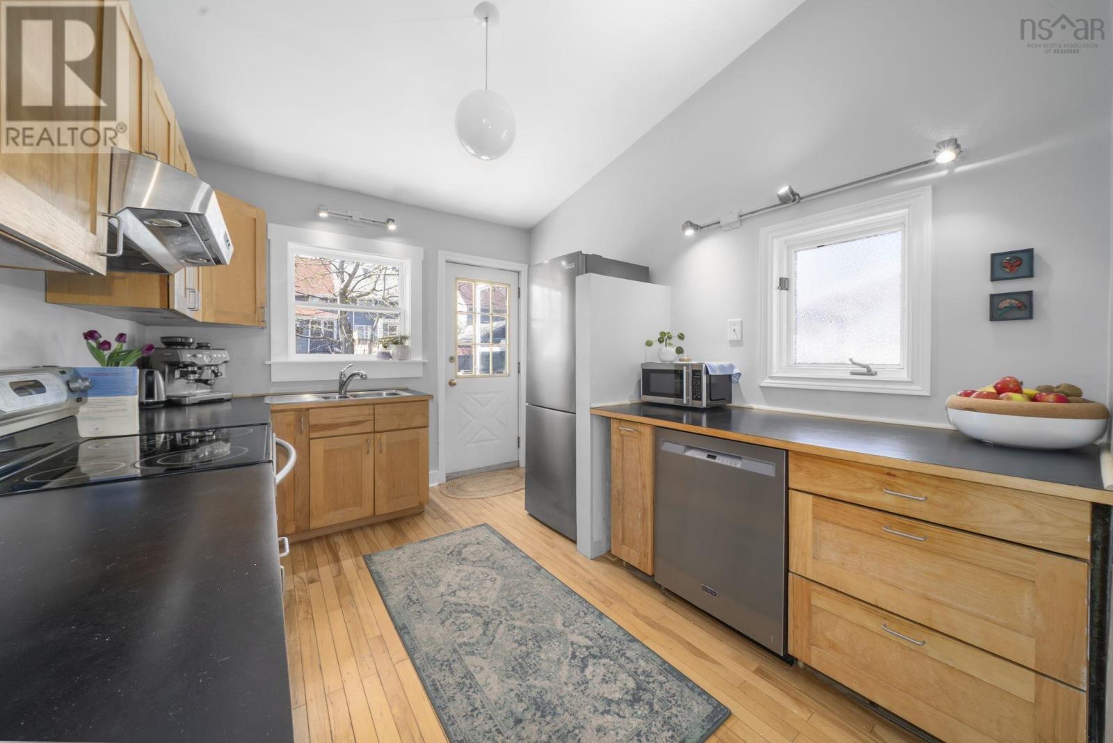 Property 44 of 50 of 6363 Seaforth Street