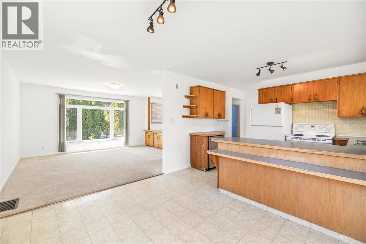 1201 10th Avenue, Fernie