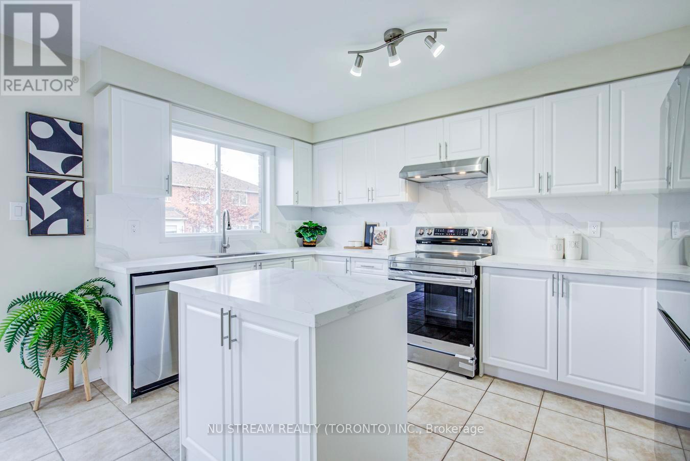 58 RIDEAU DRIVE - 15