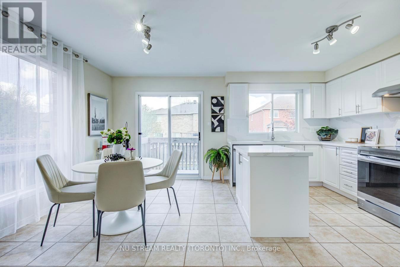 58 RIDEAU DRIVE - 14