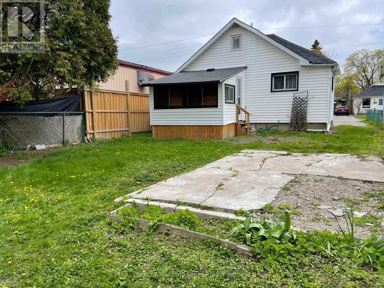 350 OSHAWA BOULEVARD S - 27