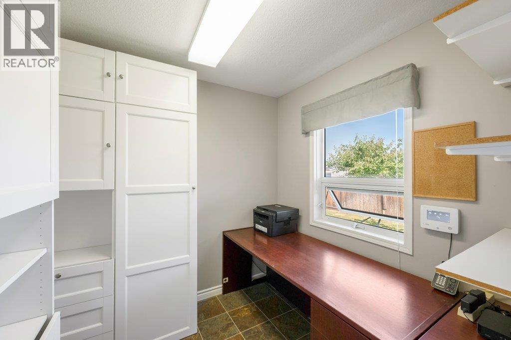 810 Merlot Avenue, Oliver