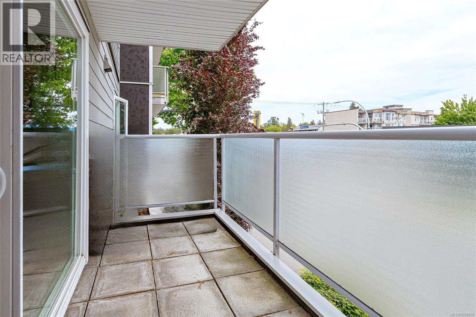 #216 1315 Esquimalt Rd - 17