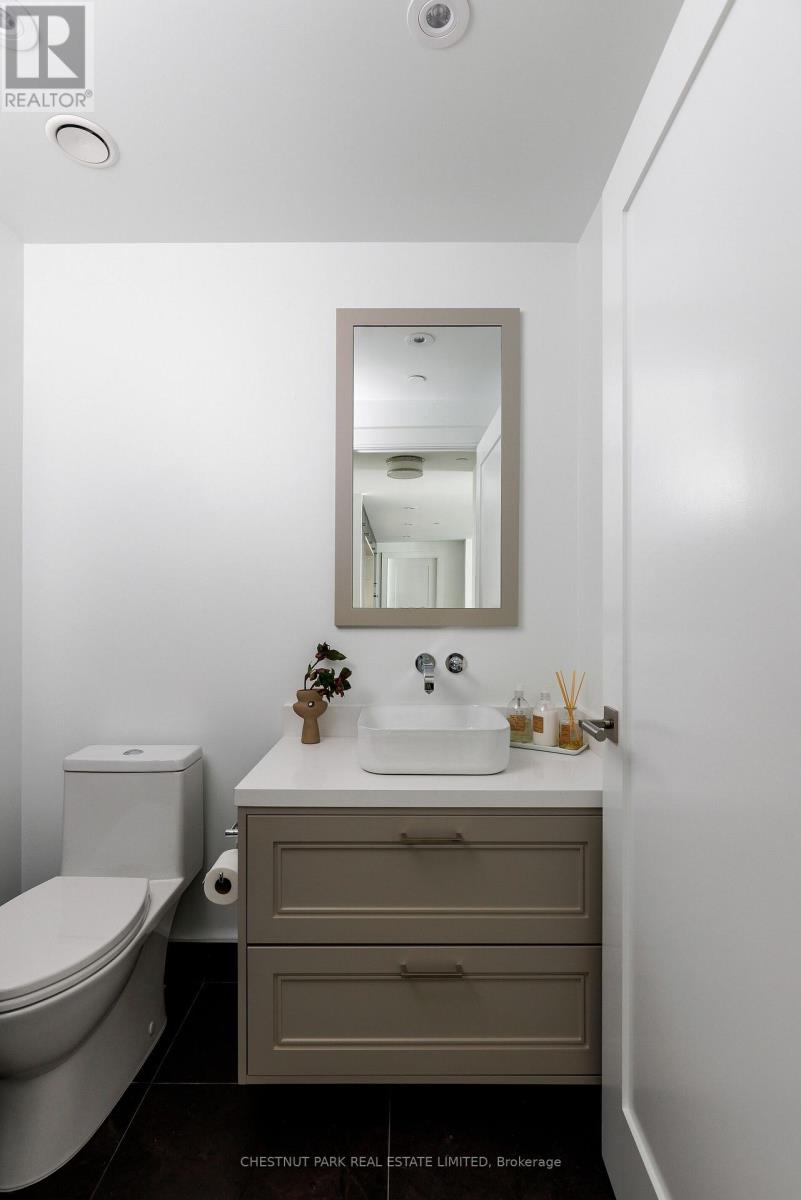 #907 455 WELLINGTON STREET W - 26