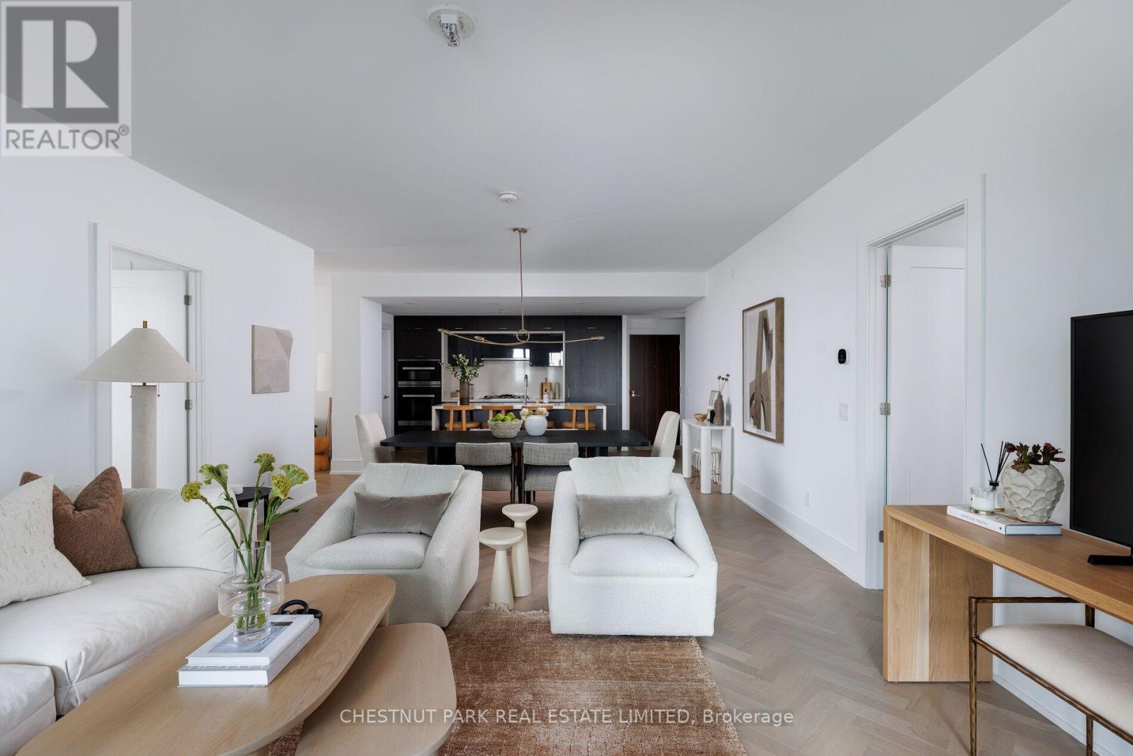 #907 455 WELLINGTON STREET W - 5