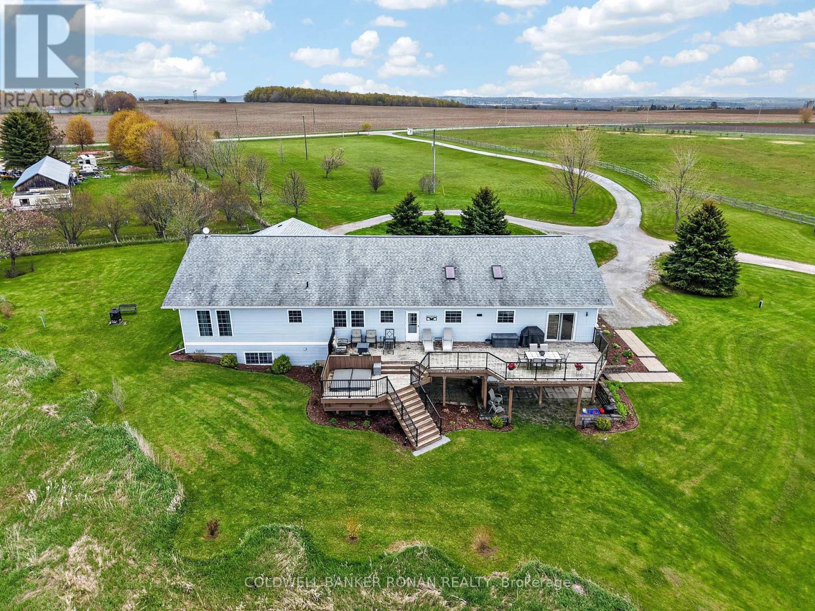 4886 15TH SIDE ROAD - 45