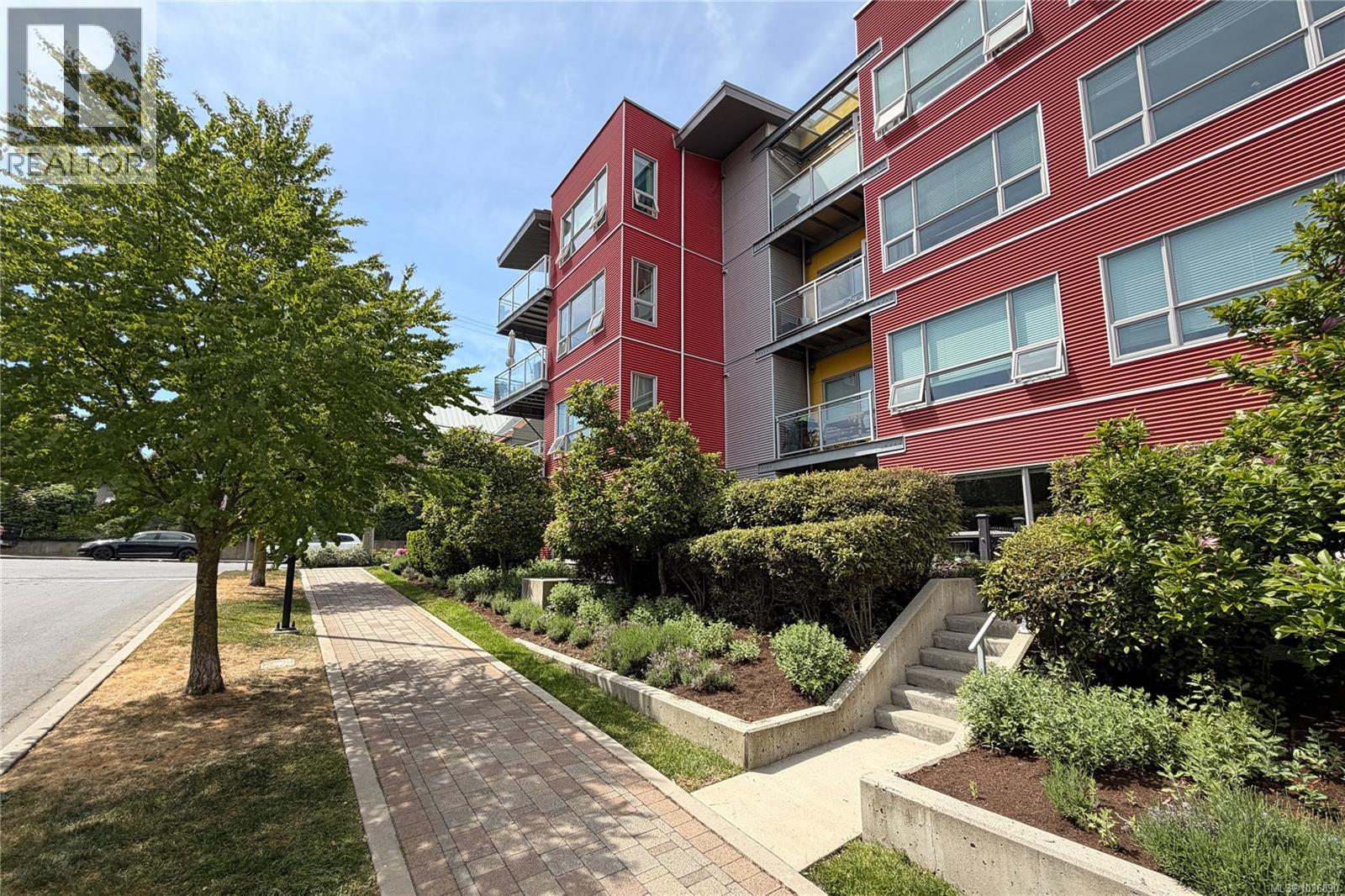 #105 785 Tyee Rd - 2