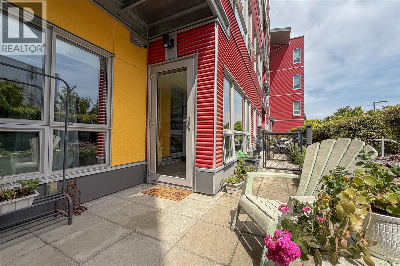 #105 785 Tyee Rd - 25