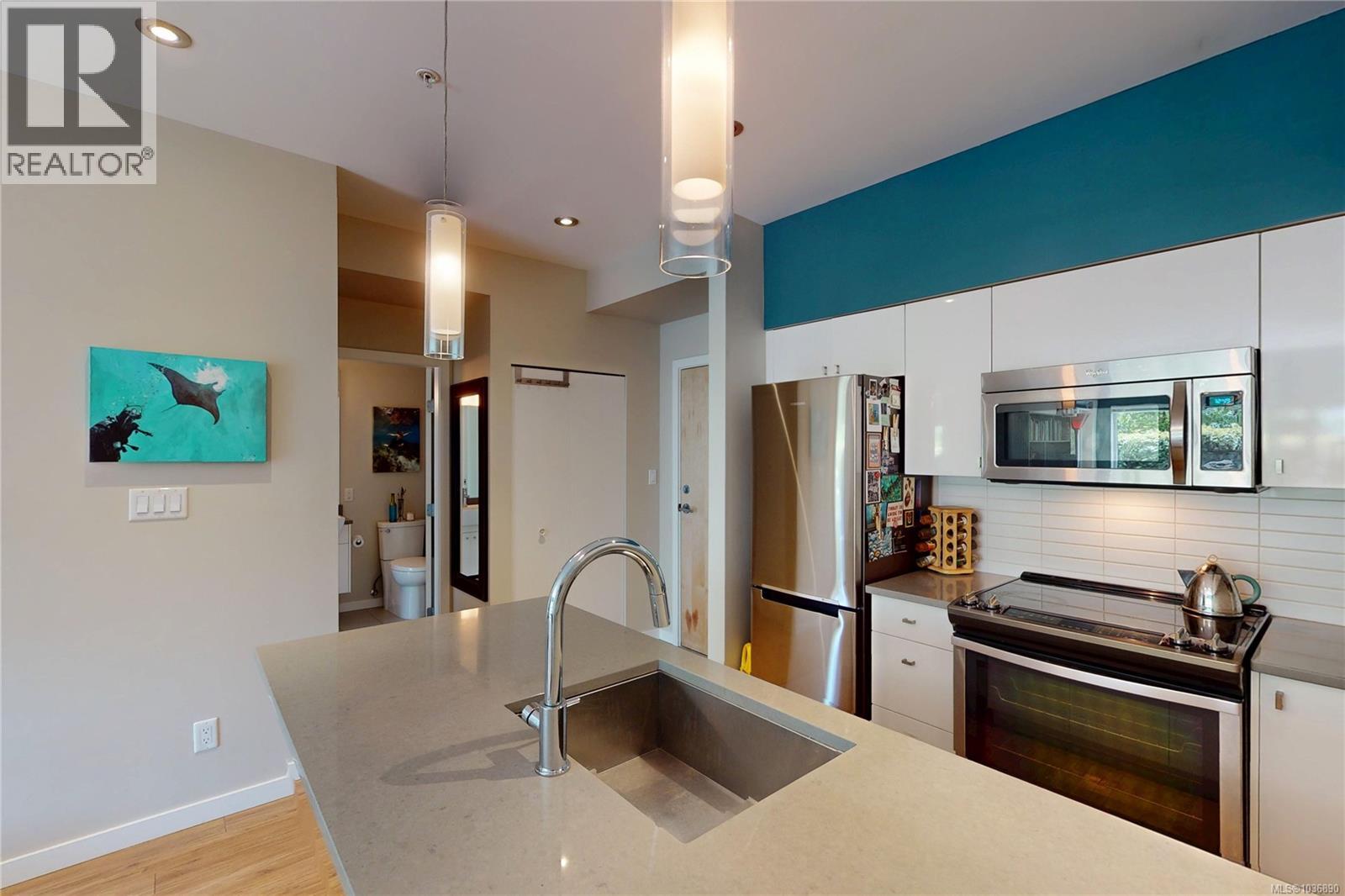 105 785 Tyee Road, Victoria
