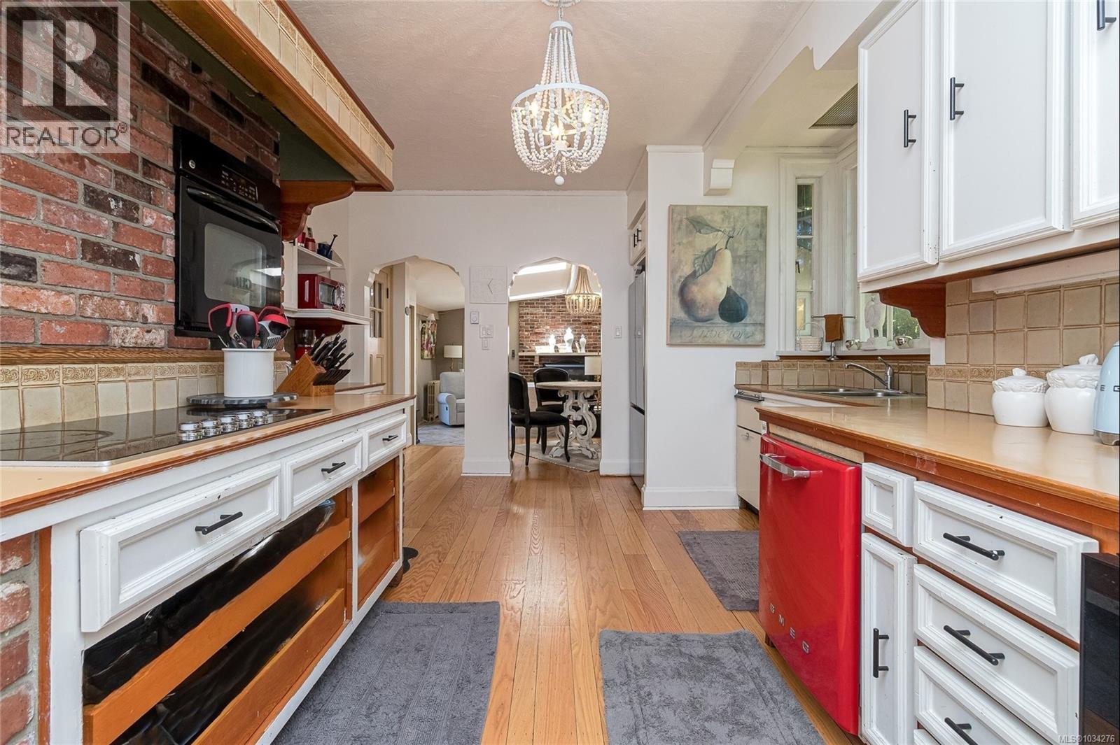  250 King George Terrace, Oak Bay
