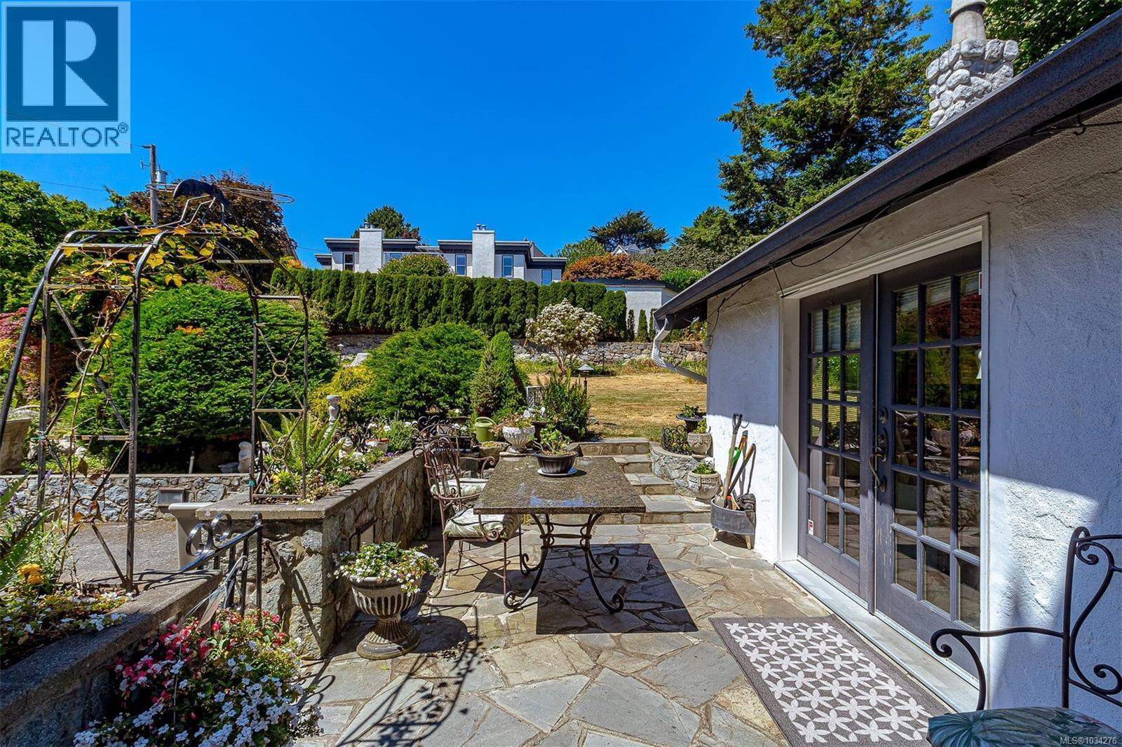  250 King George Terrace, Oak Bay