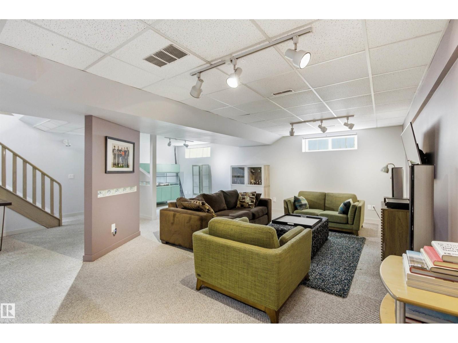 1116 111A ST NW - 36